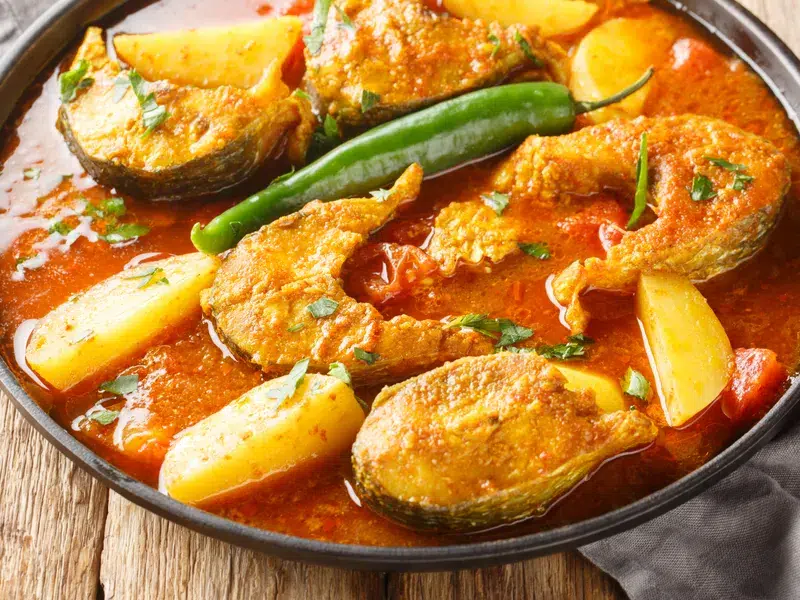 Curry de poisson avec pommes de terre et piment